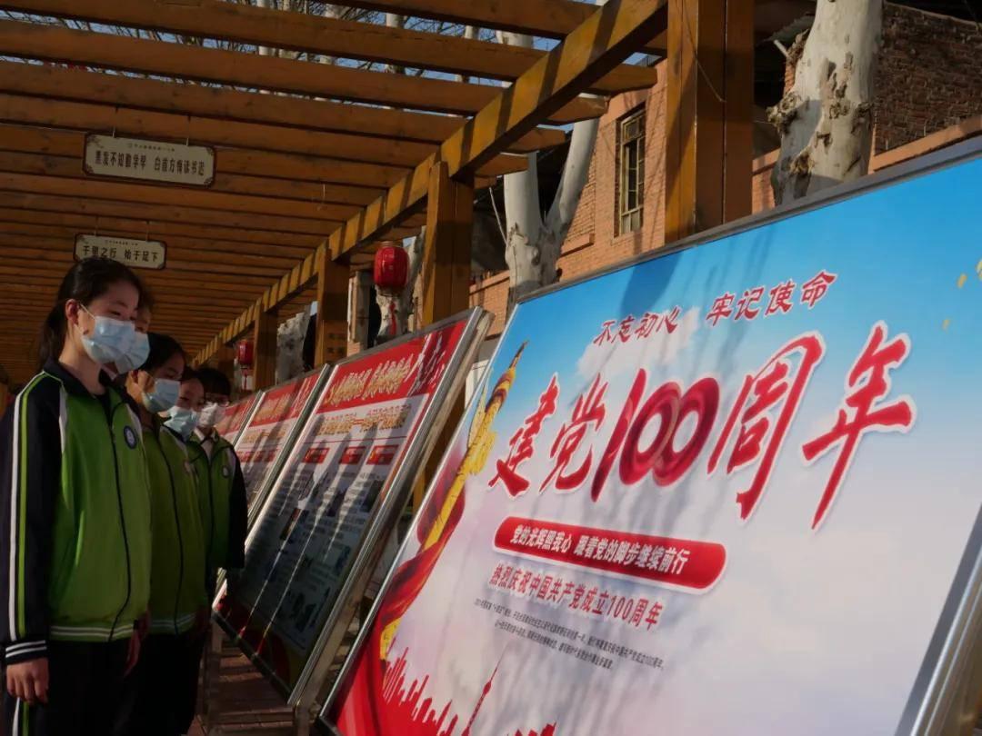 吕不韦是怎样成功登上权力顶峰？又是怎样走向自我毁灭的？